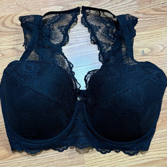 Elegant Black Lace Bralette - Picture 1 of 4